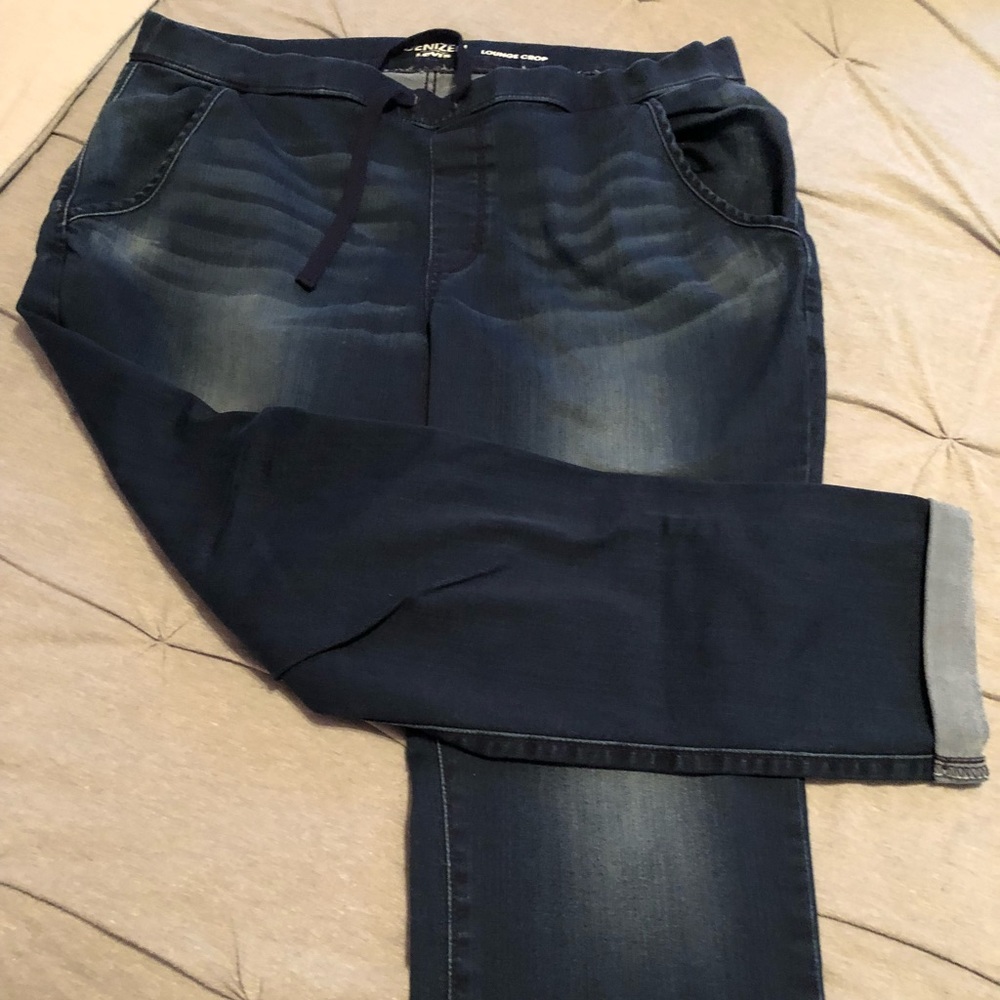 Denizen from Levi’s Size Large Cropped Jeans